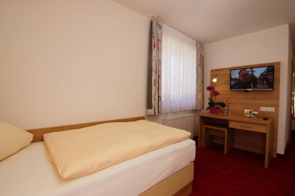 Eresing Gasthaus Und Landhotel Wiedmann מראה חיצוני תמונה